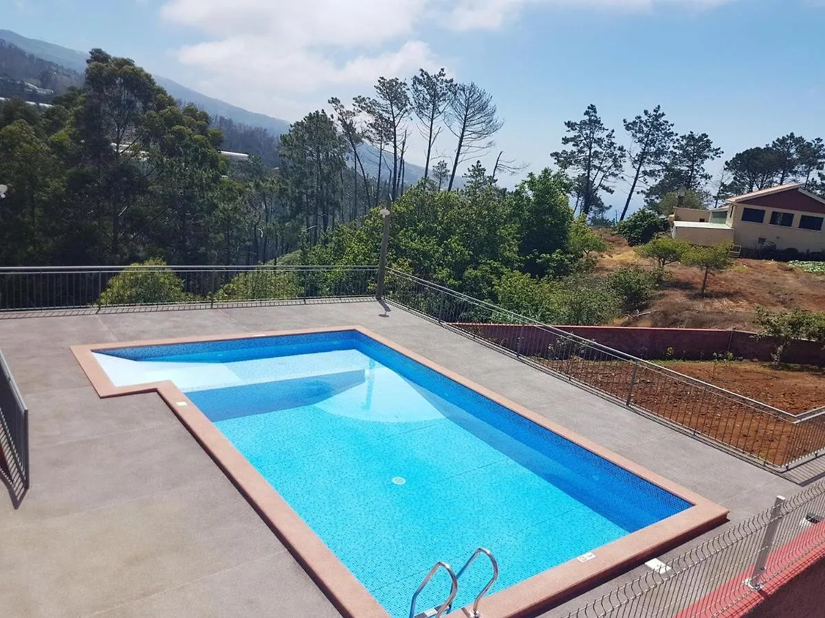 Comfortable Apartment With Shared Pool In Prazeres 150 M² Campanário Portugalsko