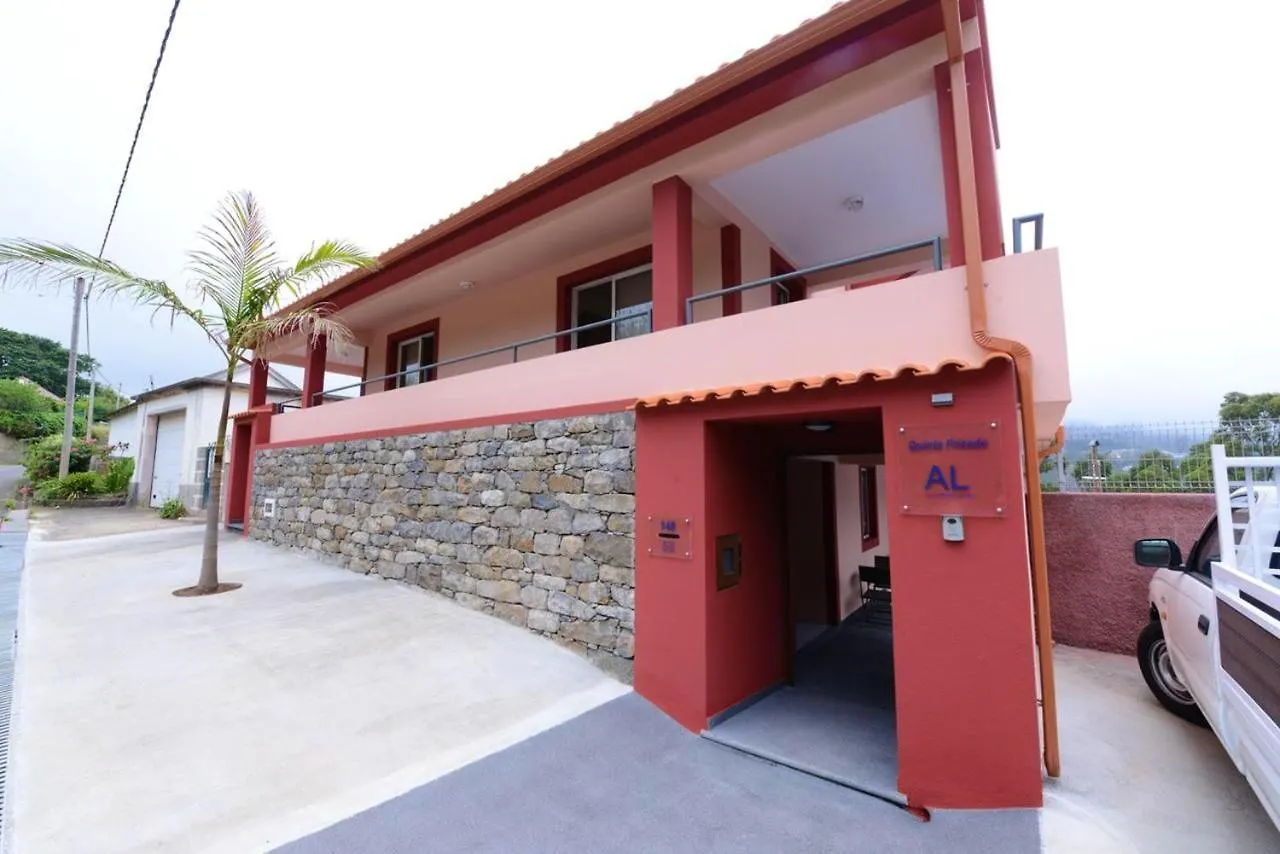 Comfortable Apartment With Shared Pool In Prazeres 150 M² Campanário
