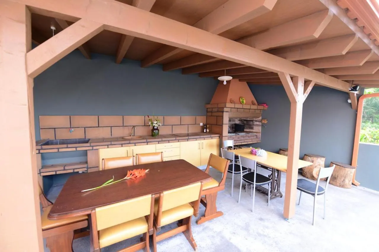 Comfortable Apartment With Shared Pool In Prazeres 150 M² Campanário 0*,