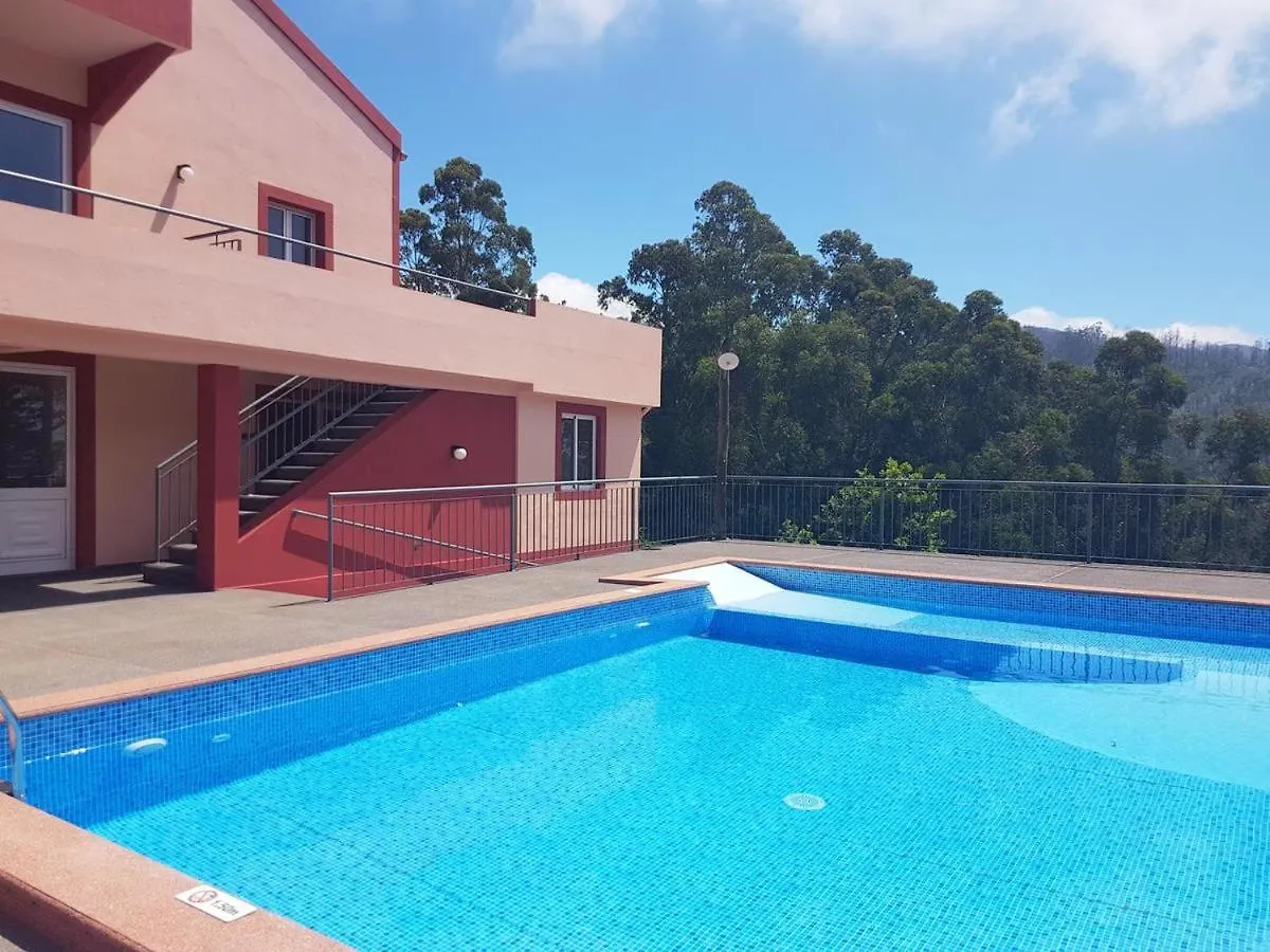 Comfortable Apartment With Shared Pool In Prazeres 150 M² Campanário