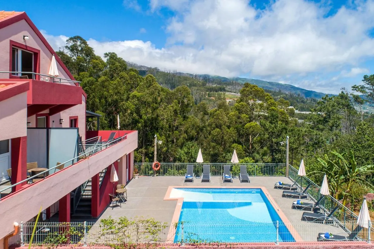Comfortable Apartment With Shared Pool In Prazeres 150 M² Campanário